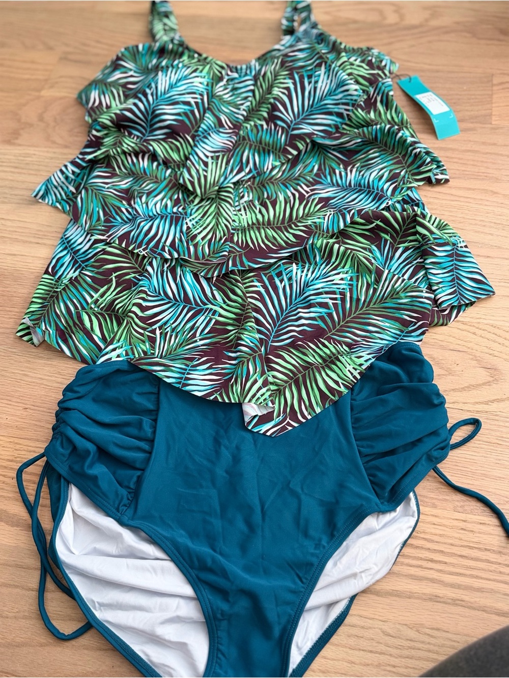 💕 3 for $25 sale. Women’s Green Tropical Ruffle Swim Top - Picture 9 of 10